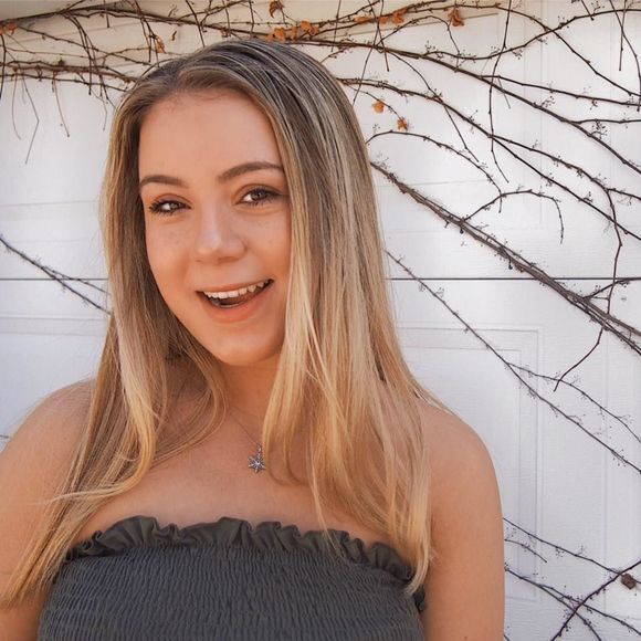 Meet your Posher, Julia - Picture 1 of 1